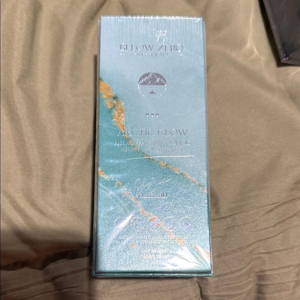 Below zero Arctic Glow Hydrating Cooling night moisturizer- Blue